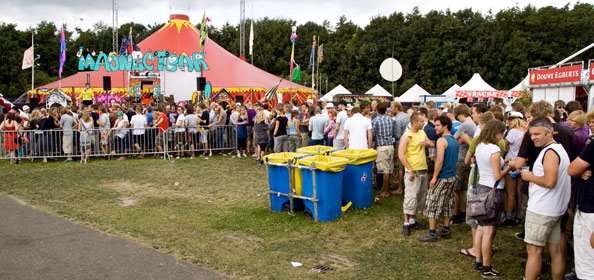 Lowlands festival : achtergrondartikel op KindaMuzik